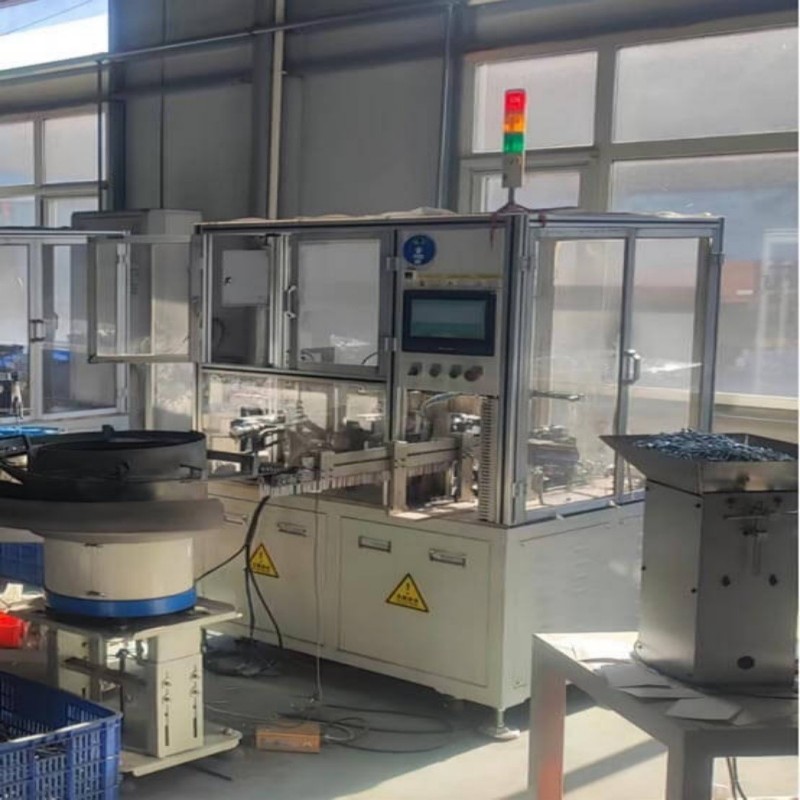 Come la linea personalizzata di Frand ha trasformato la produzione di morsetti di una casa automobilistica europea